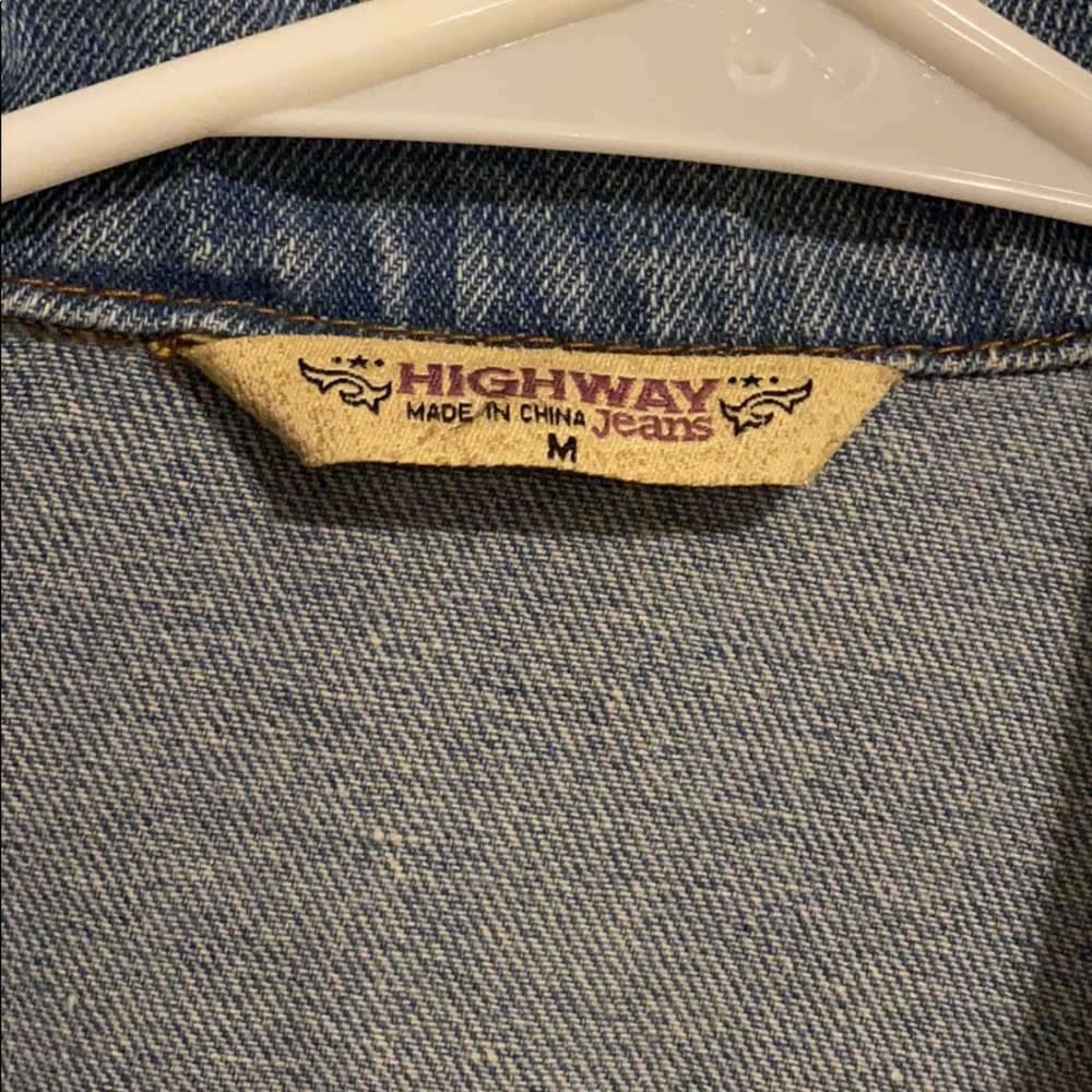 Distressed jean jacket - Picture 4 of 6